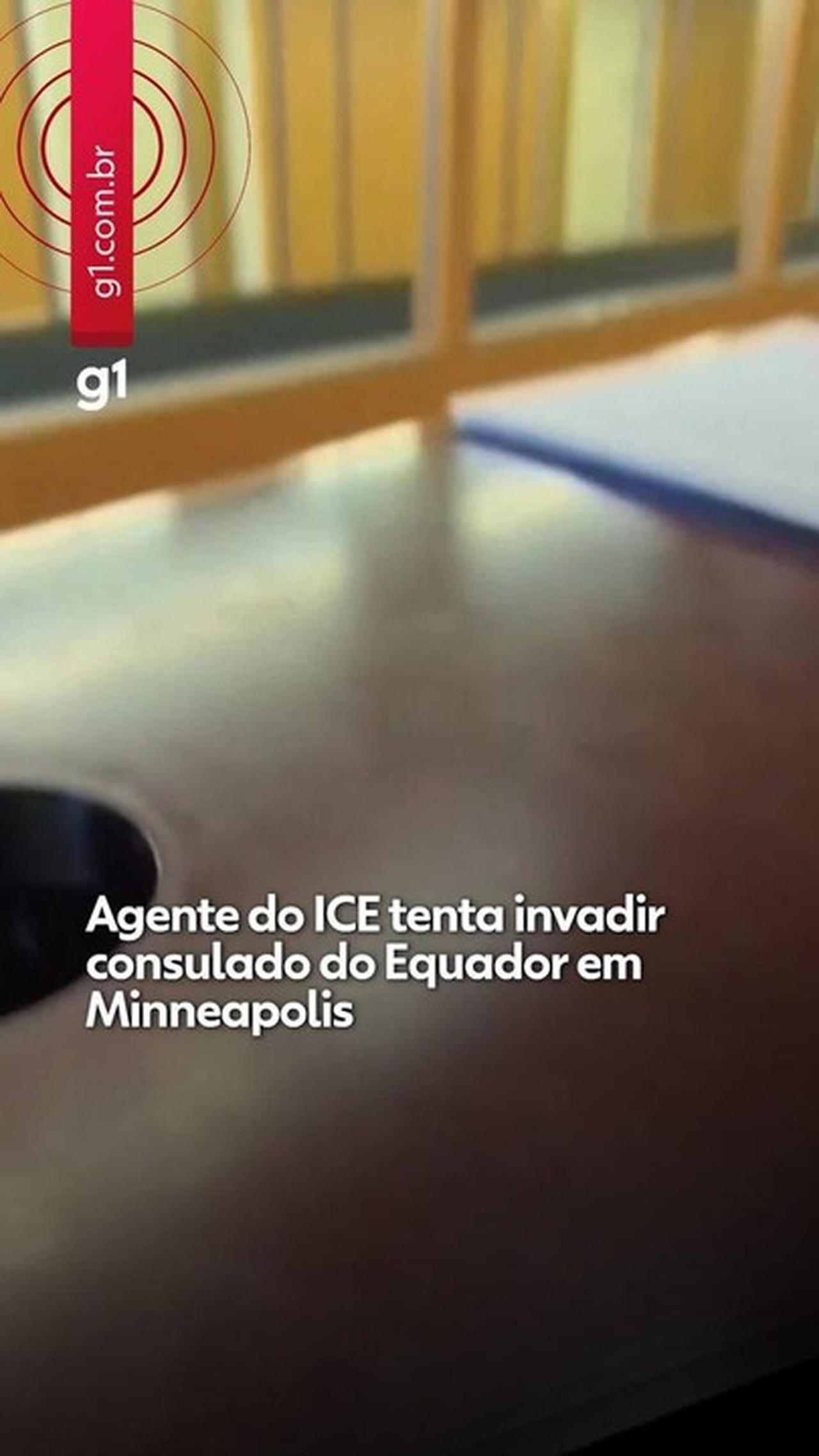 VÍDEO: Agente do ICE tenta entrar em consulado do Equador em Minnesota e ameaça: 'Se você encostar em mim eu vou te agarrar'