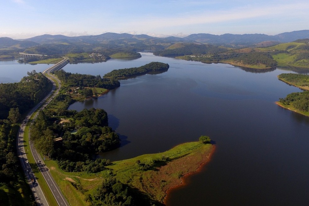 Imagem aérea da represa do Atibainha, em Nazaré Paulista. O reservatório faz parte do sistema Cantareira. — Foto: Luis Moura/WPP/Estadão Conteúdo
