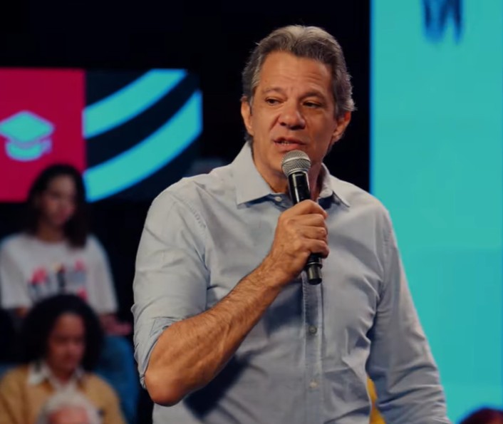 Haddad promete mudar uso de plataformas digitais nas escolas de SP: 'Esse terror vai acabar'