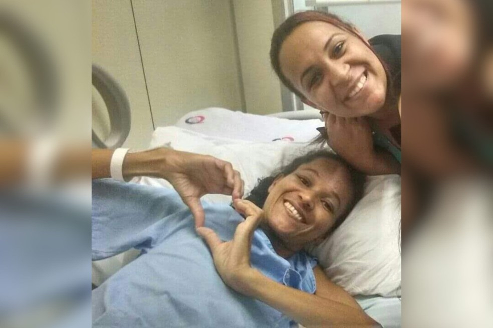 Nárriman ao lado da sobrinha Aline, que ajudou a encontrar a família do doador — Foto: Arquivo pessoal/Nárriman Souza