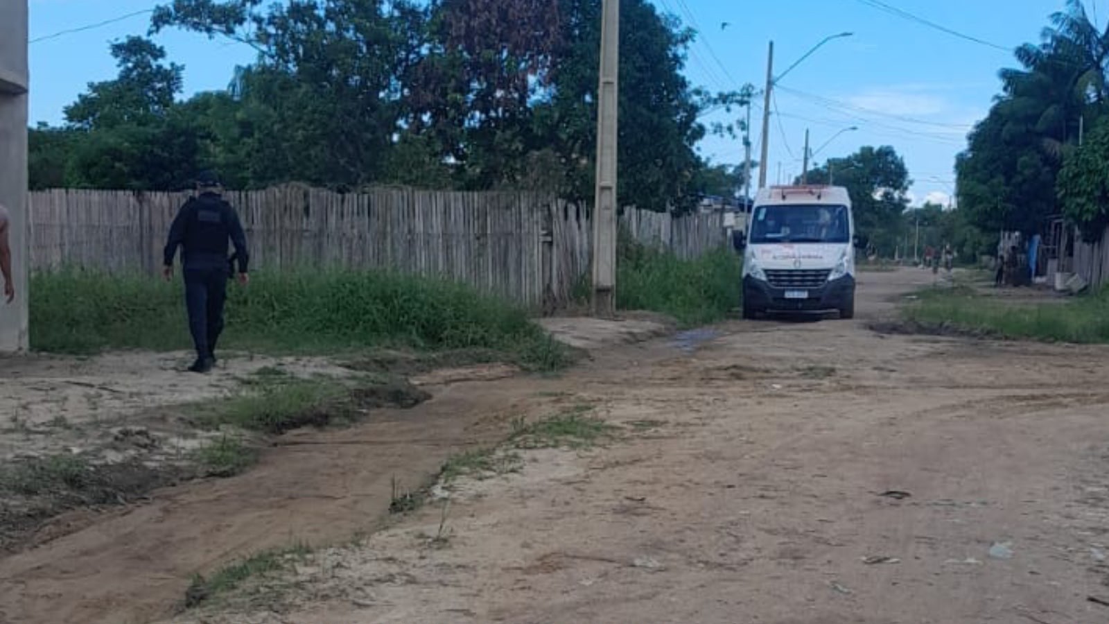 Polícia encontra em tronco de árvore faca usada em feminicídio de adolescente em Oriximiná