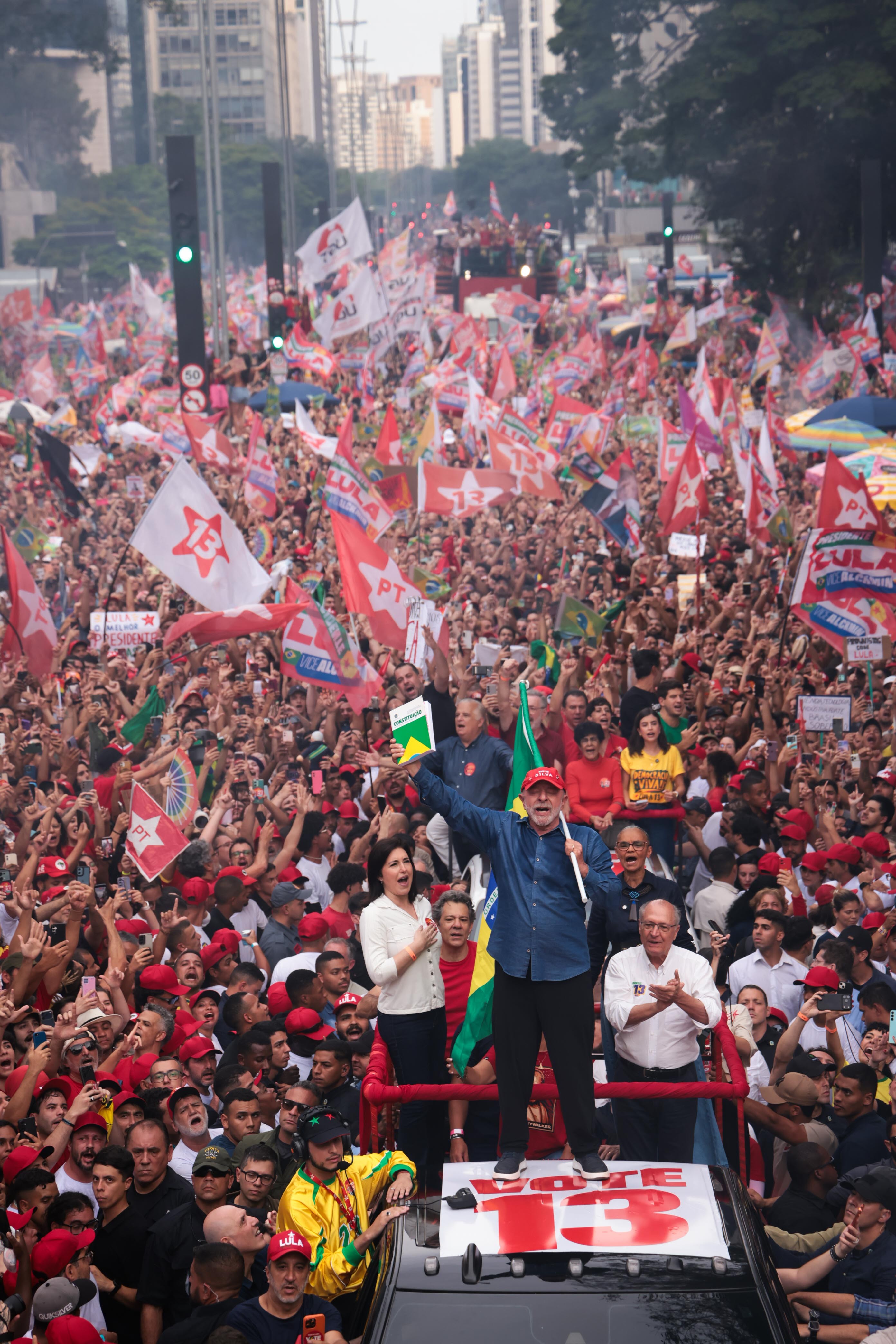 Lula faz último ato da campanha na Paulista e destaca mobilização no 2º turno: 'É o povo que está organizando, e não partidos'