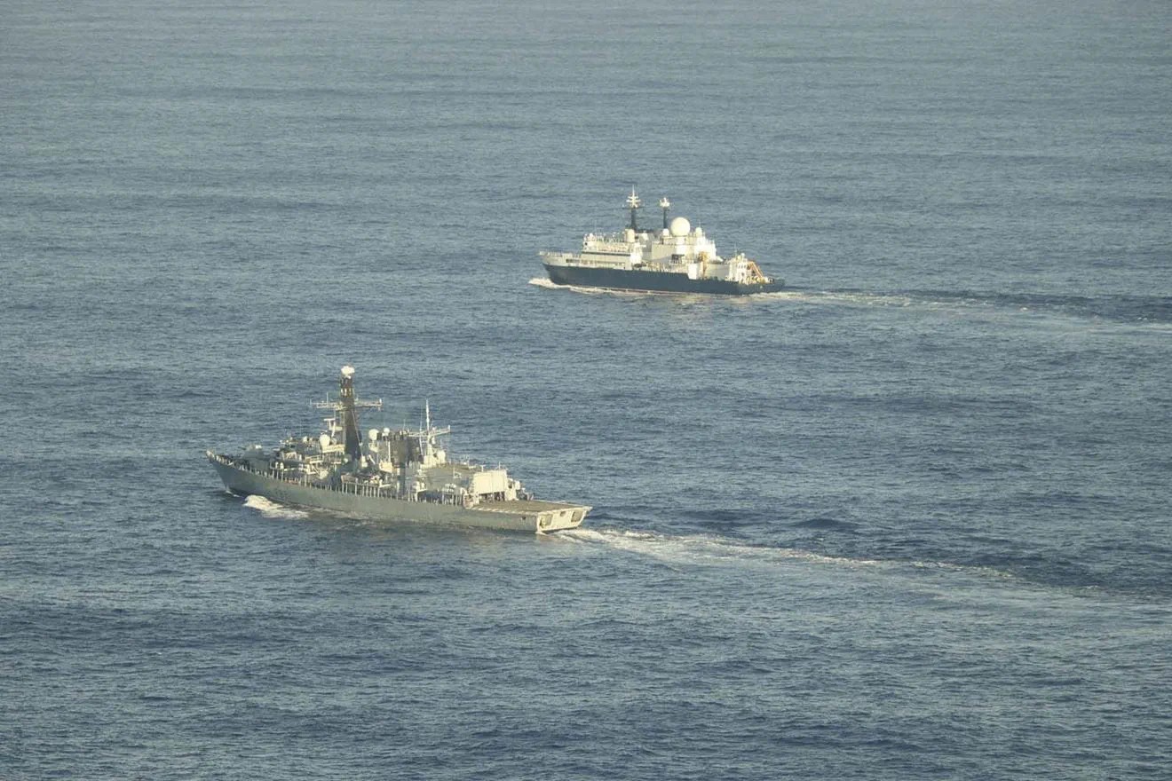Reino Unido denuncia proximidade de navio espião russo e diz que está com 'opções militares' prontas após incidente com laser