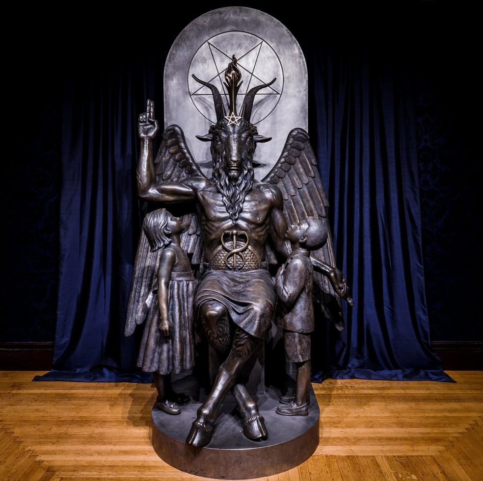 Estátua de Lúcifer nos Estados Unidos. — Foto: Reprodução/O TEMPLO SATÂNICO
