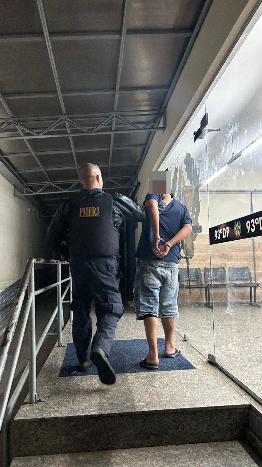 'Enfiaram ela dentro do carro na marra', diz moradora que denunciou tentativa de feminicídio em Volta Redonda