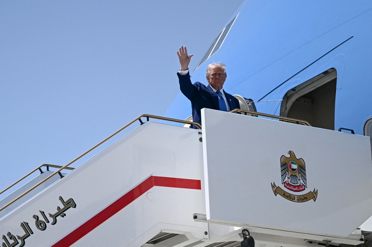 Trump conclui viagem ao Oriente Médio, marcada por reaproximação com Síria e promessas de investimentos