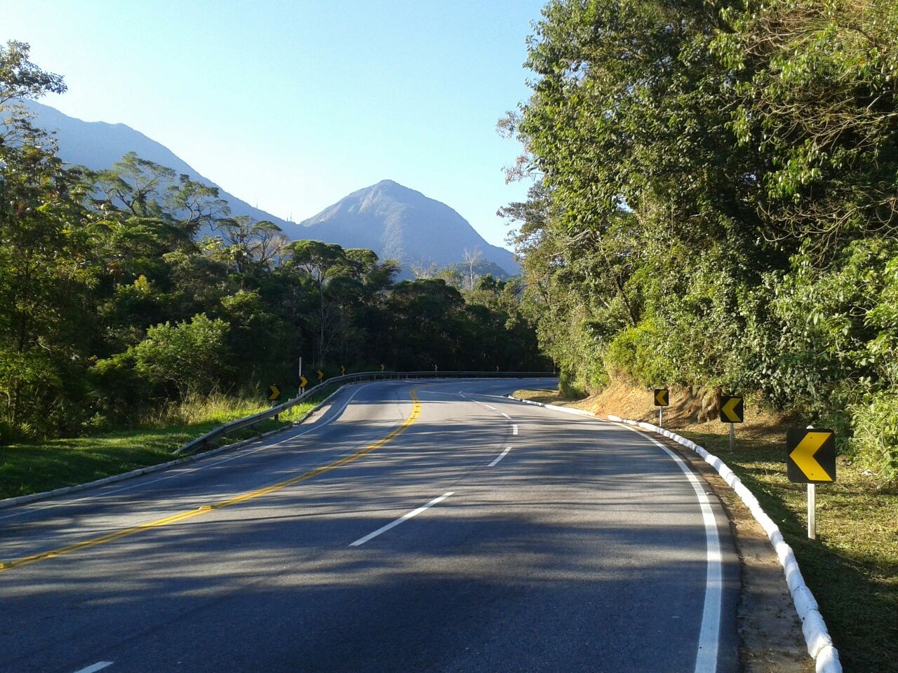Feriado de Tiradentes deve levar 120 mil veículos à RJ-116, diz concessionária