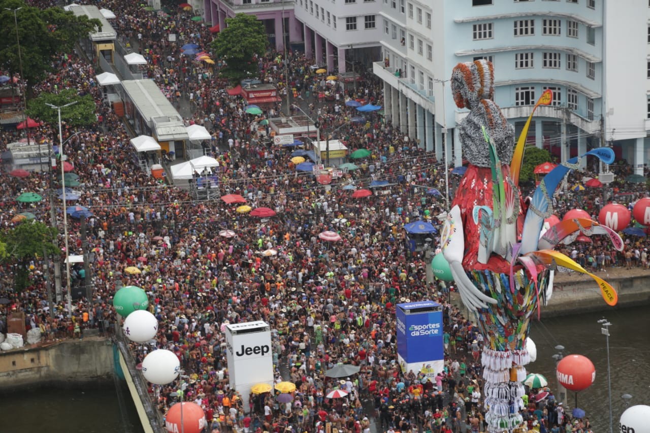 Desfile do Galo da Madrugada aconteceu neste sábado (10)