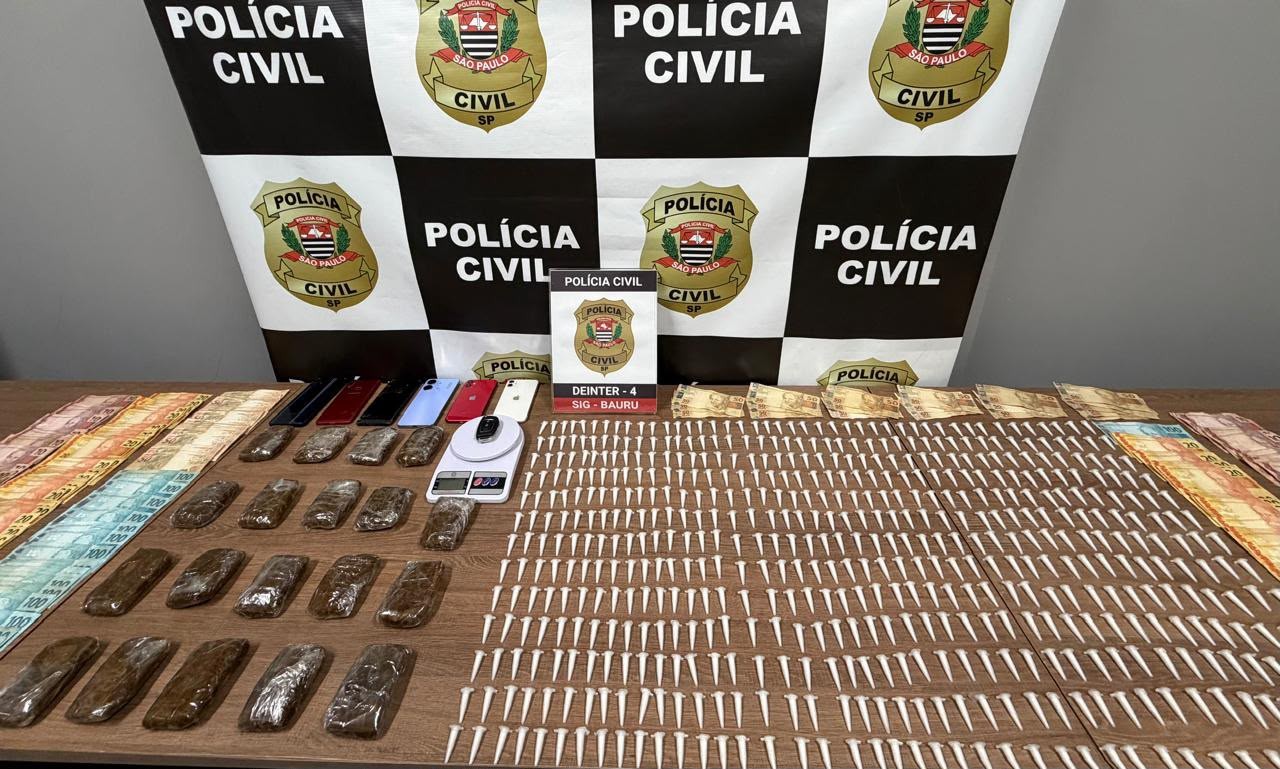 Dupla é presa com mais de 500 pinos de cocaína e dinheiro vivo em Bauru