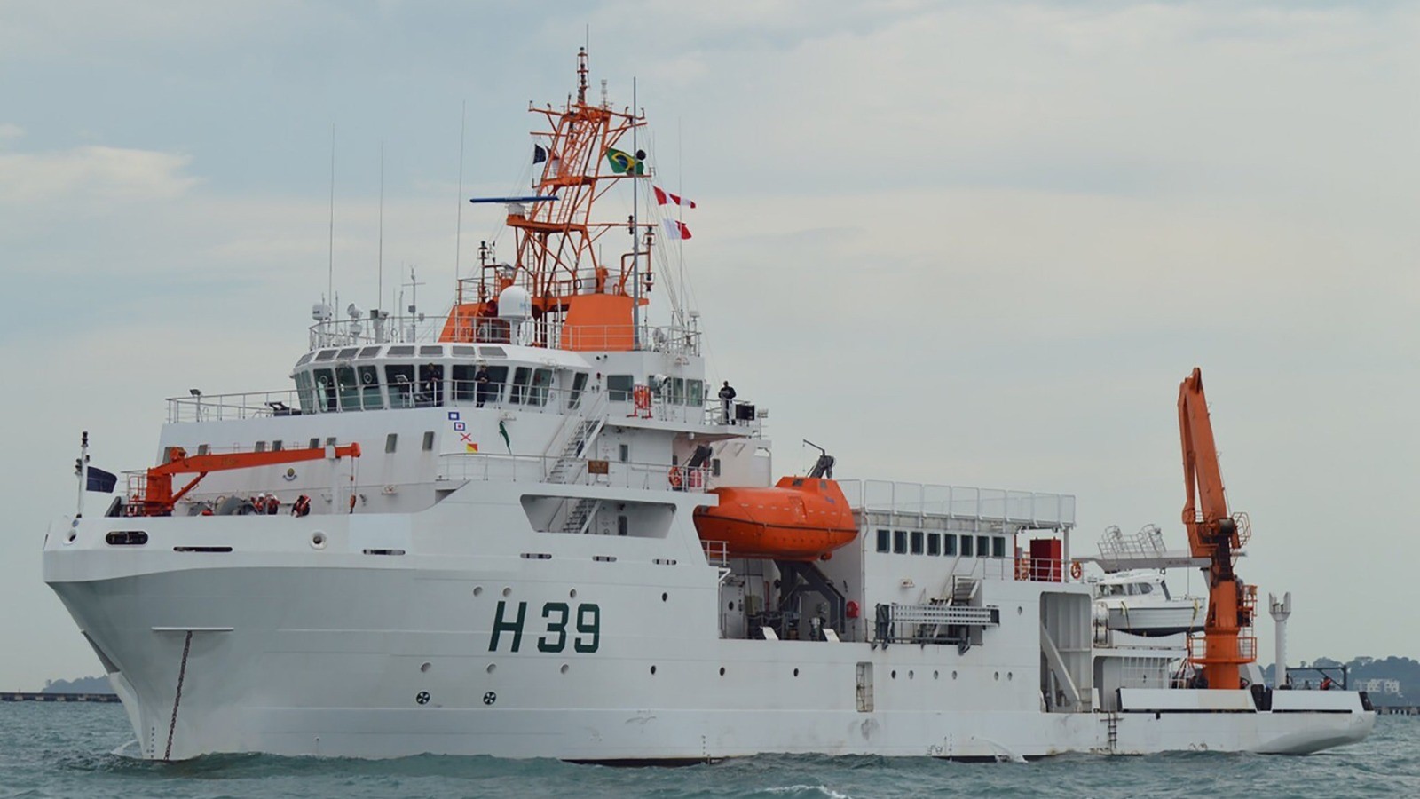 Navios da Marinha usados para pesquisa abrem para visitação gratuita em Fortaleza