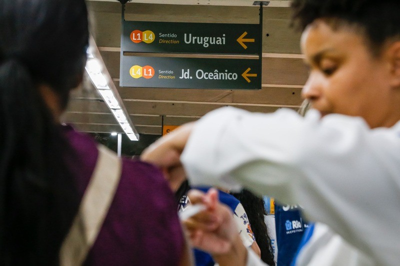Cinco estações do metrô do Rio recebem ação de vacinação contra gripe e sarampo