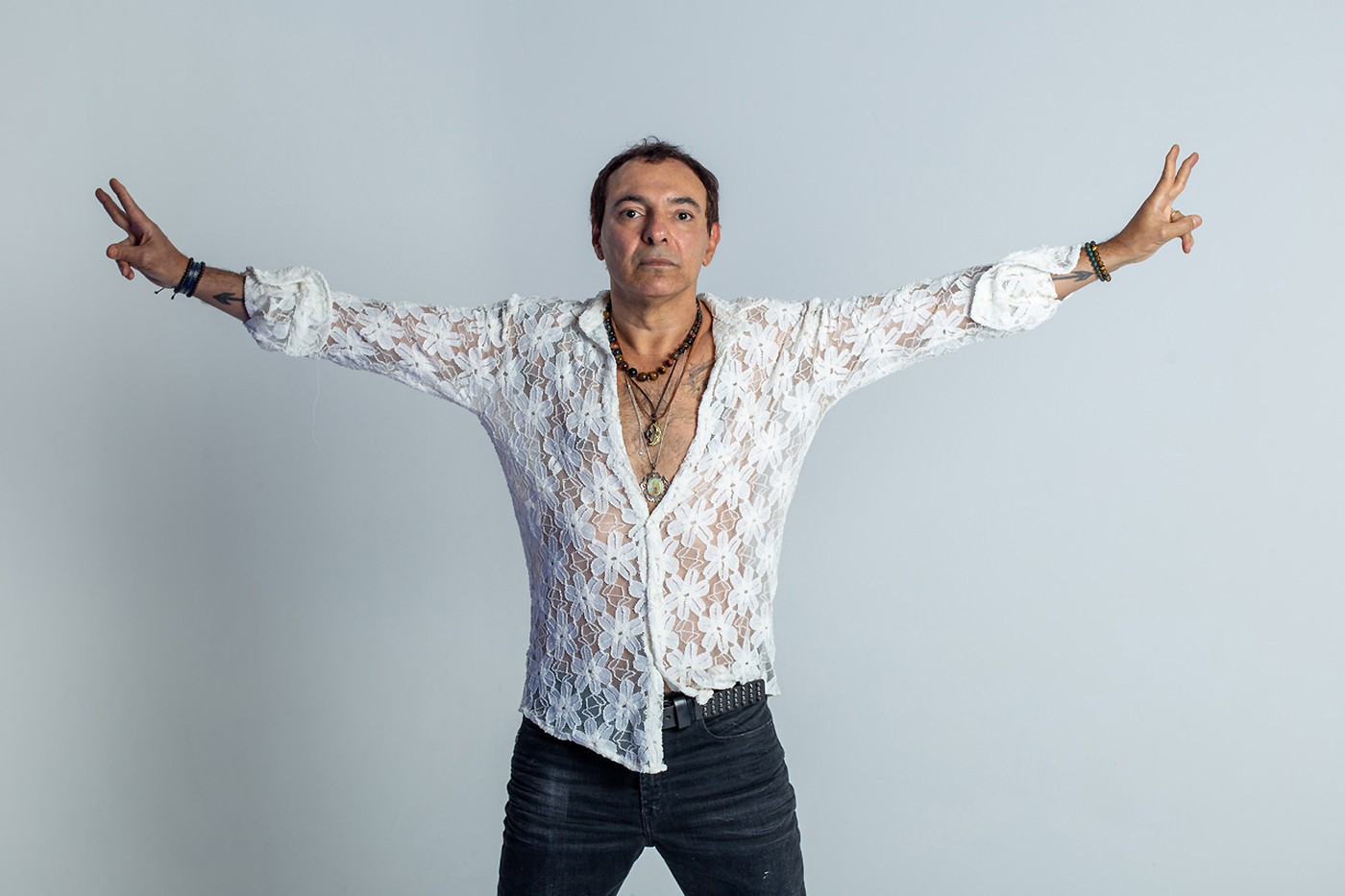 Ortinho festeja Lia de Itamaracá e entra no mar revolto de Alceu Valença no tom lisérgico do álbum solo ‘Repensista’