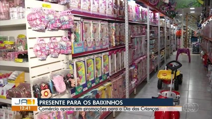 Comércios apostam em descontos para aumentar vendas no Dia das Crianças