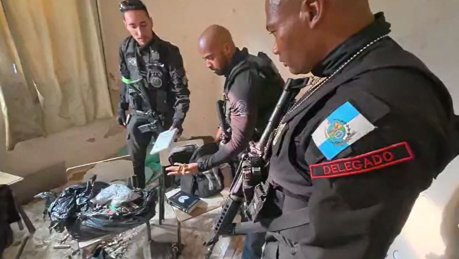 Polícia localiza esconderijo do tráfico dentro de escola na Vila Kennedy, na Zona Oeste do Rio