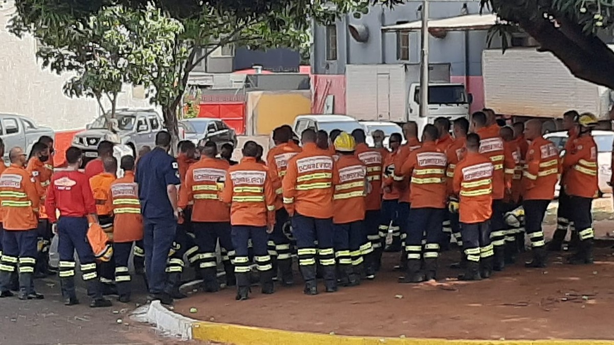 Bombeiros Do Df Que Vão Auxiliar A Combate A Incêndios No Pantanal Chegam A Ms Mato Grosso Do 