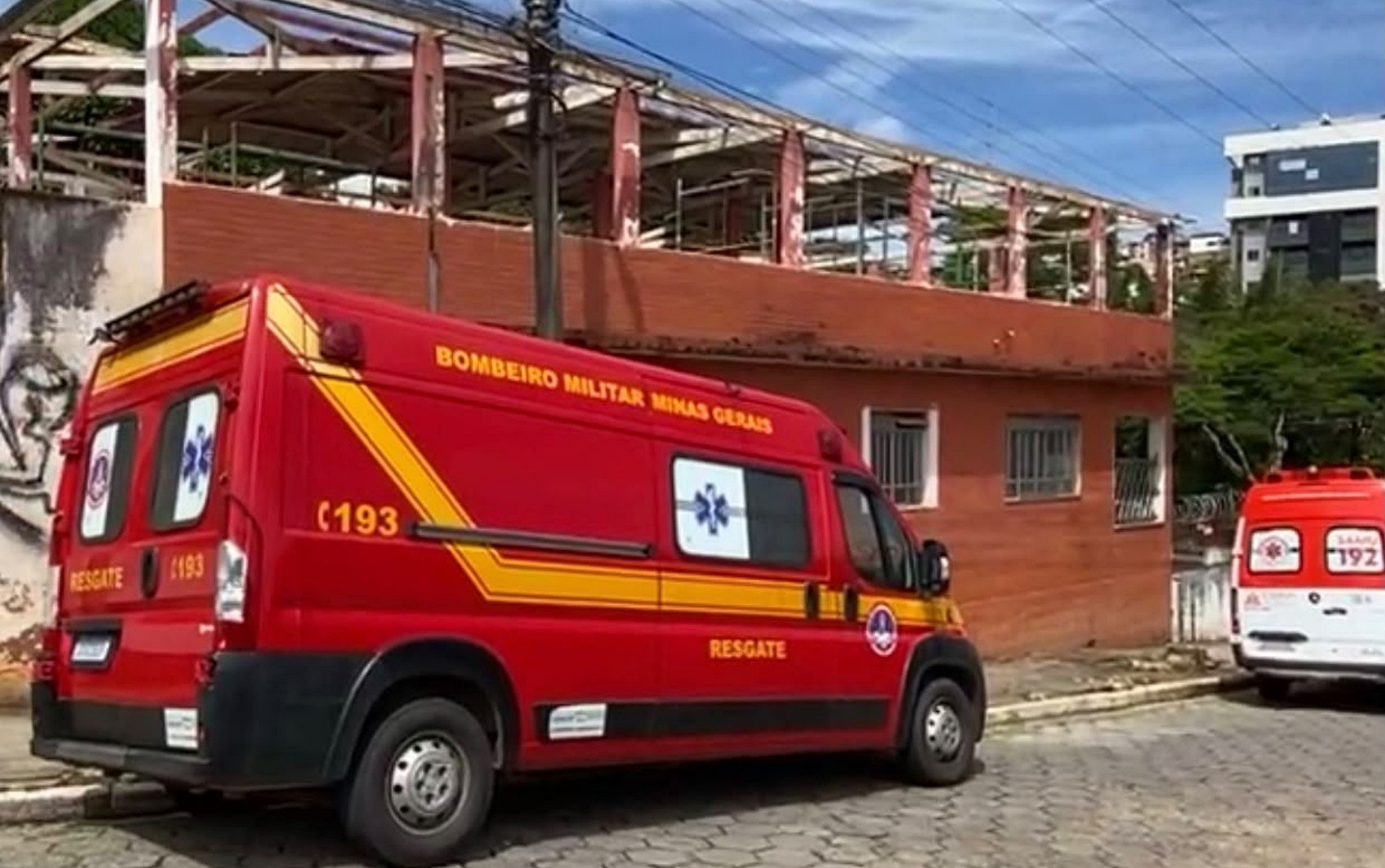 Homem morre após possível choque elétrico durante serviço em telhado em São Lourenço, MG