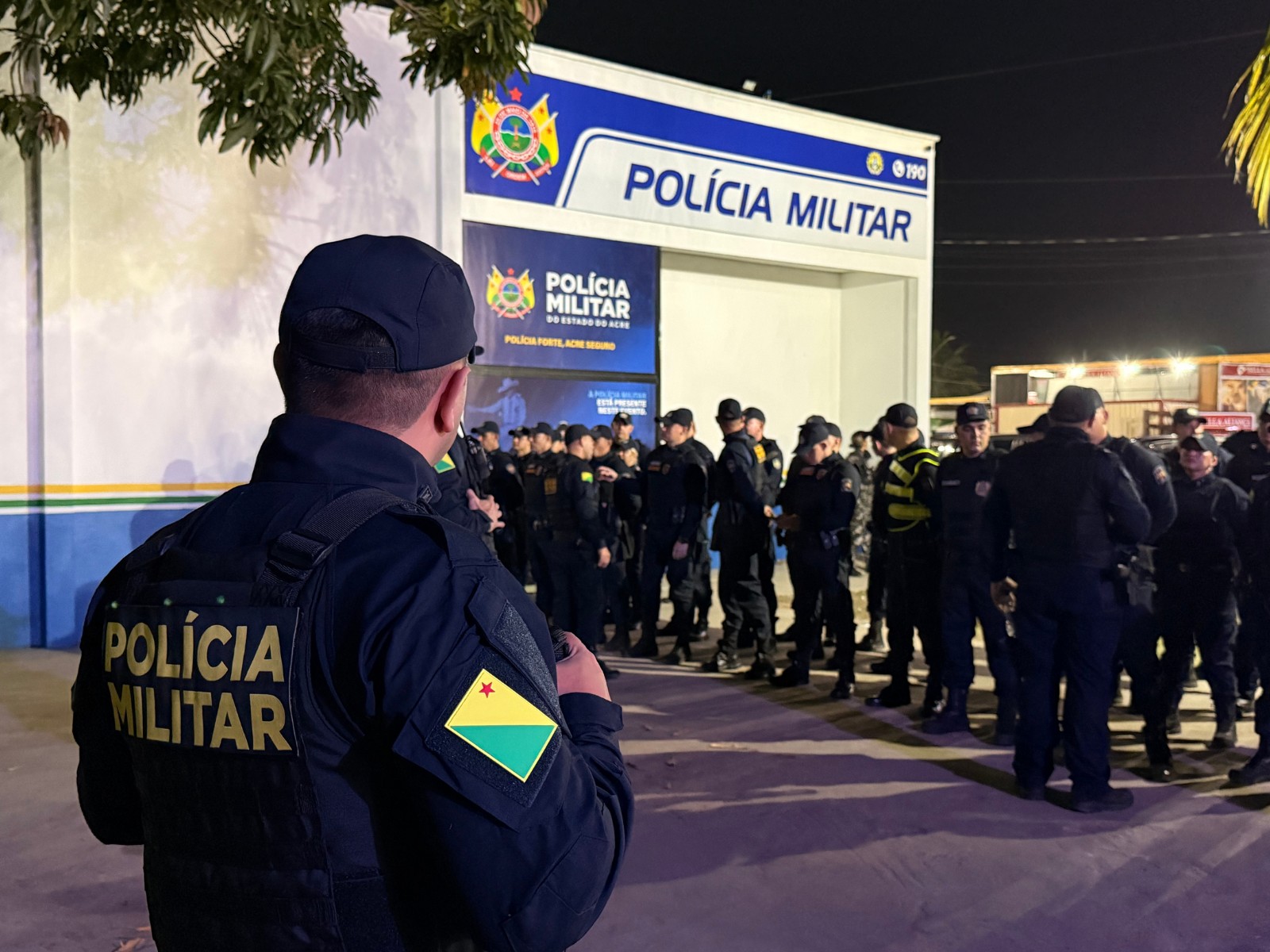 Homem com mandado em aberto é preso após se casar na Expoacre