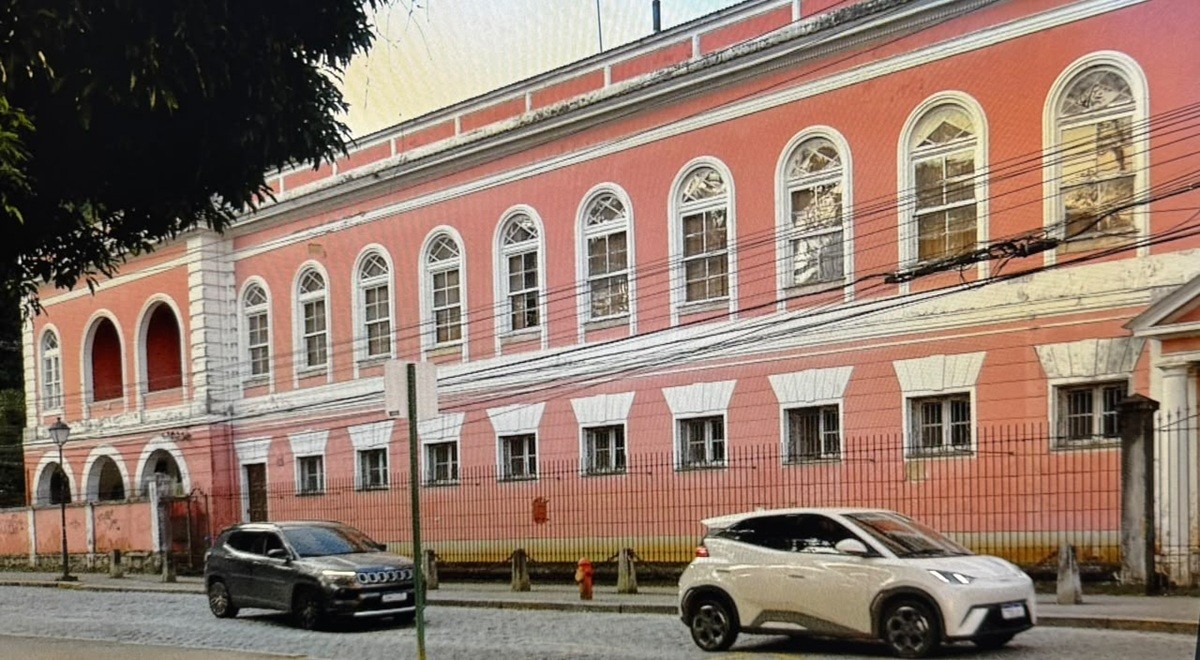 Príncipe recorre à Justiça para manter moradia em palácio histórico em Petrópolis ao se deparar com fechaduras trocadas; entenda