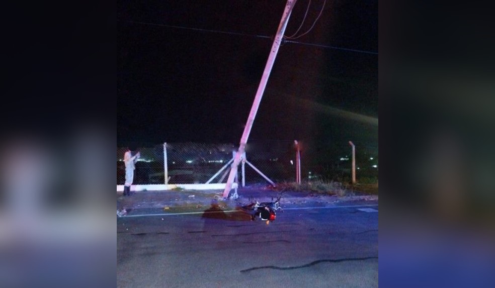 Acidente com poste interdita pista da SP-270 no trecho de Presidente Prudente por quase 6 horas — Foto: Artesp/Reprodução