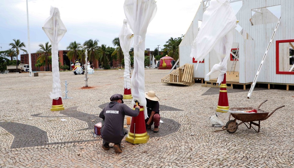 Montagem do 'Natal de Luz', em Palmas — Foto: Ademir dos Anjos/Governo do Tocantins