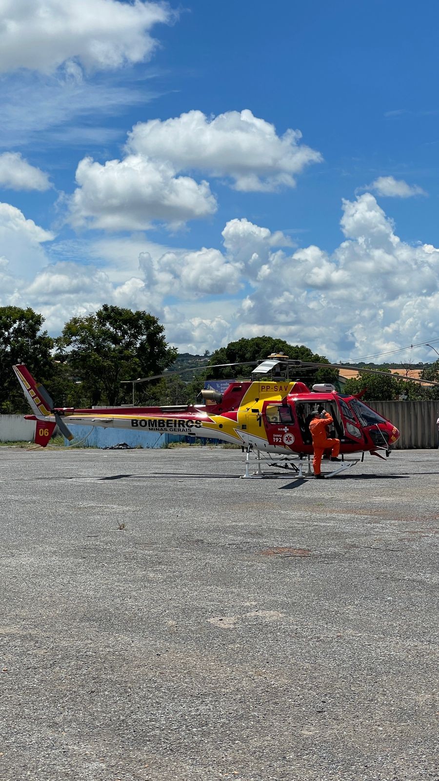 Militar da Aeronáutica fica gravemente ferido em acidente entre moto e carro na BR-040