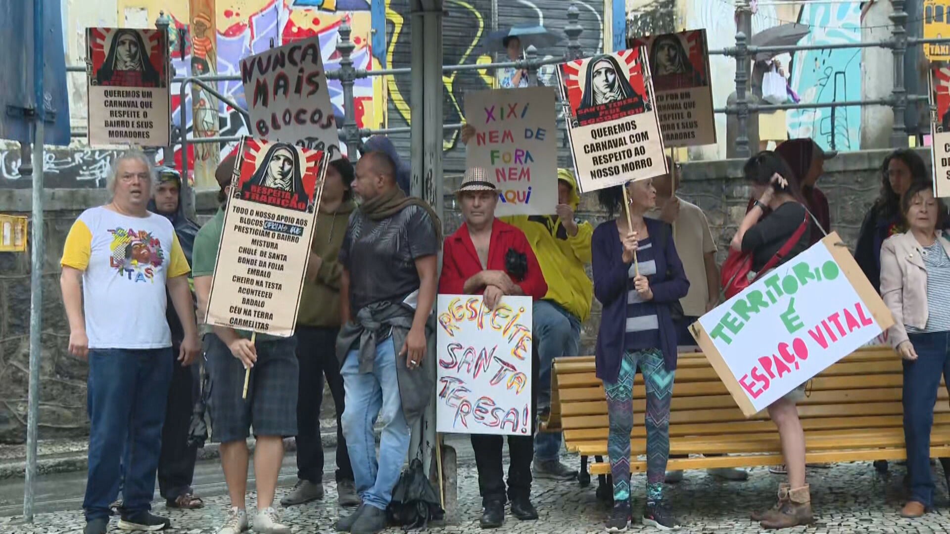 Moradores de Santa Teresa protestam contra blocos não oficiais e pedem fiscalização da prefeitura
