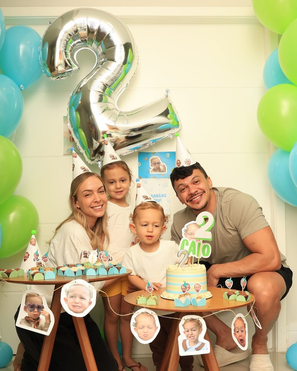 Julio Cocielo anuncia término com Tata Estaniecki — Foto: Reprodução/Instagram