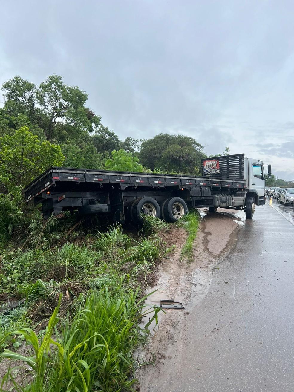 Caminhão envolvido no acidente na BR-262 em Bom Despacho — Foto: Polícia Rodoviária Federal/Divulgação