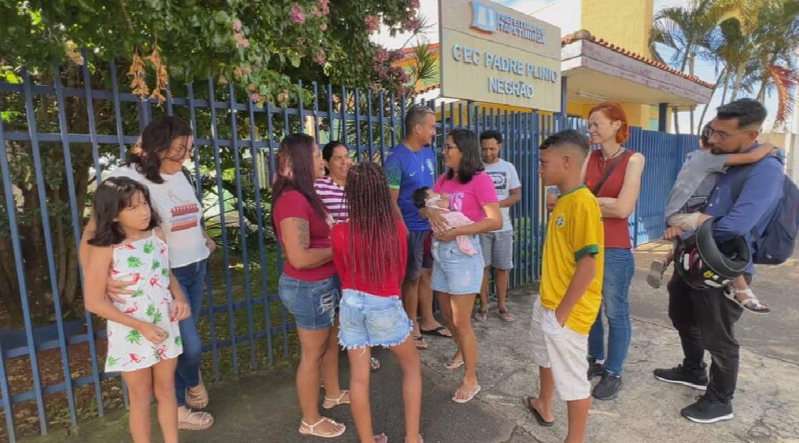 Pais fazem abaixo assinado contra fechamento de Centros de Educação Complementar em Itapetininga