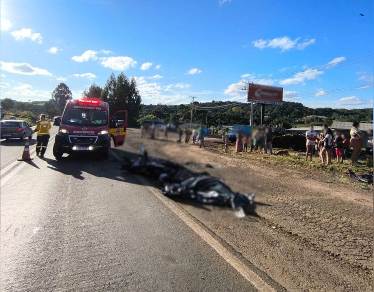 Acidente entre motos e carro mata jovem de 19 anos e deixa dois feridos na BR-282 em SC