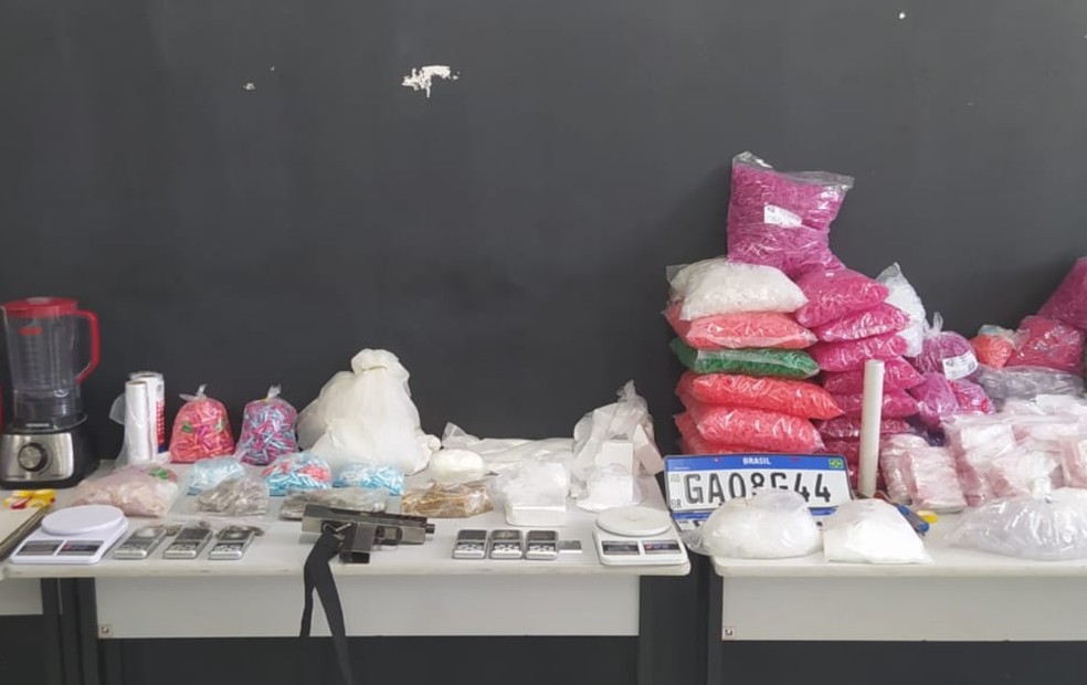 Polícia apreende submetralhadora caseira e porções de K9 em casa abandonada em Sorocaba (SP) — Foto: Polícia Militar/Divulgação