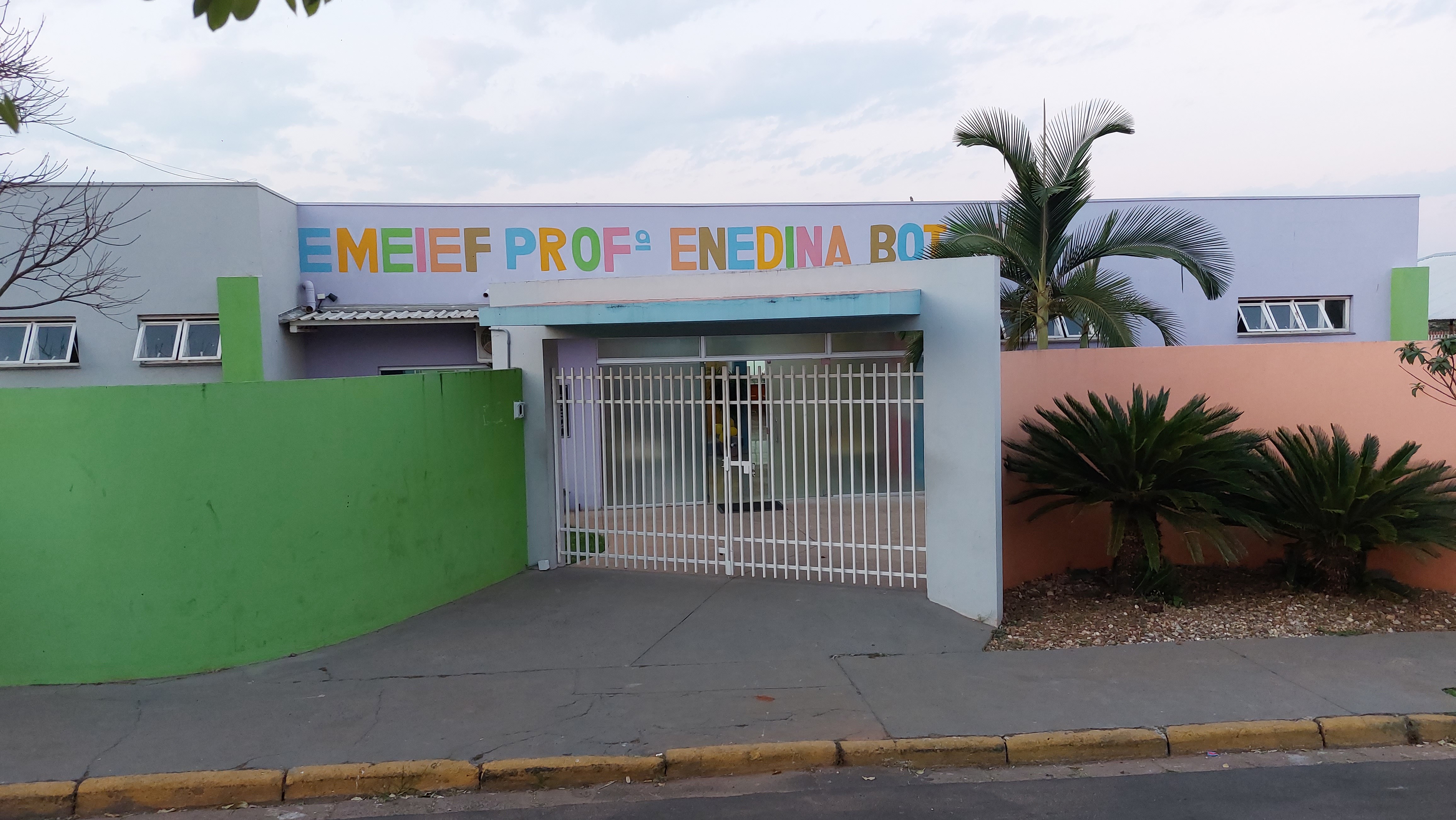 Mais de treze mil uniformes já foram entregues à Rede Municipal de ...