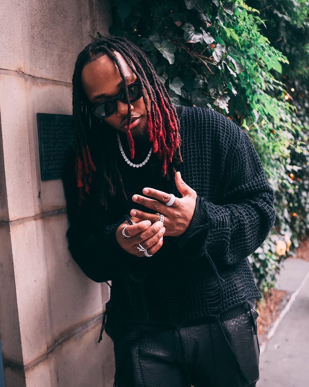 Hitmaker de Ariana, ex-'iCarly' E 'Backyardigans' tem seis indicações ao Grammy; conheça Leon Thomas