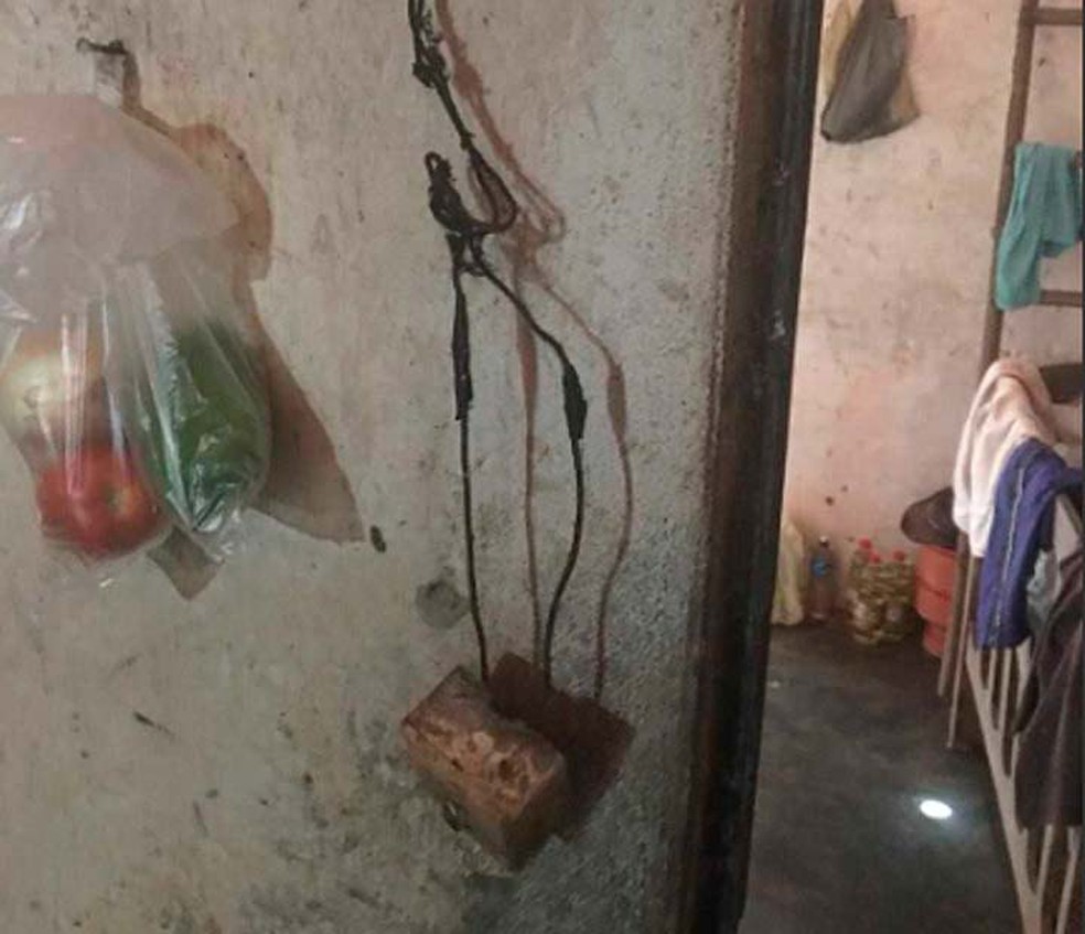 Gambiarras e fios desencapados podem provocar choques elétricos. — Foto: Divulgação/Ministério do Trabalho