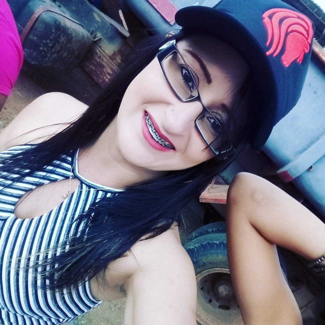 Mulher é morta a facadas dentro de casa; ex-companheiro é suspeito 