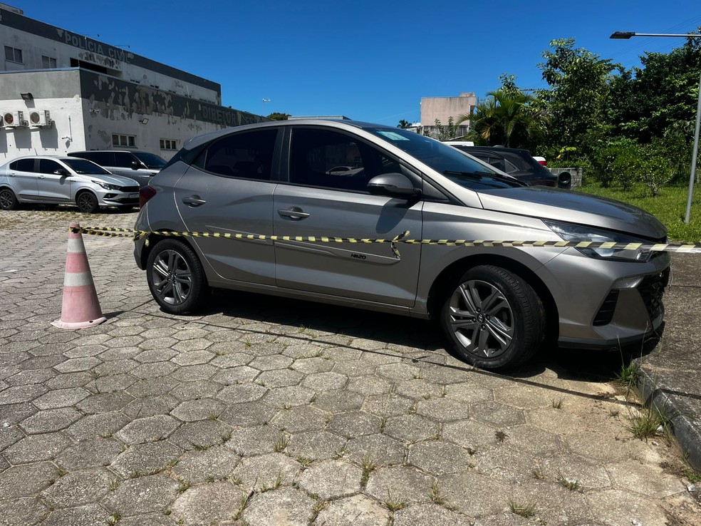 Carro de da corretora Luciani Aparecida Estivalet Freitas — Foto: Juan Todescatt/ NSC TV