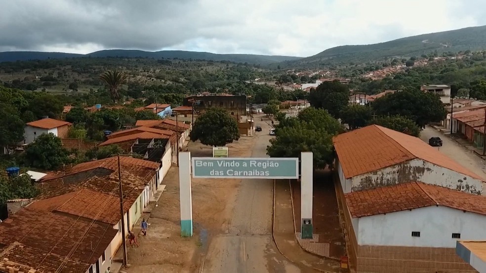 Pindobaçu tem menos de 20 mil habitantes e está encravada na Serra da Carnaíba, no semiárido baiano. — Foto: Reprodução/TV Globo