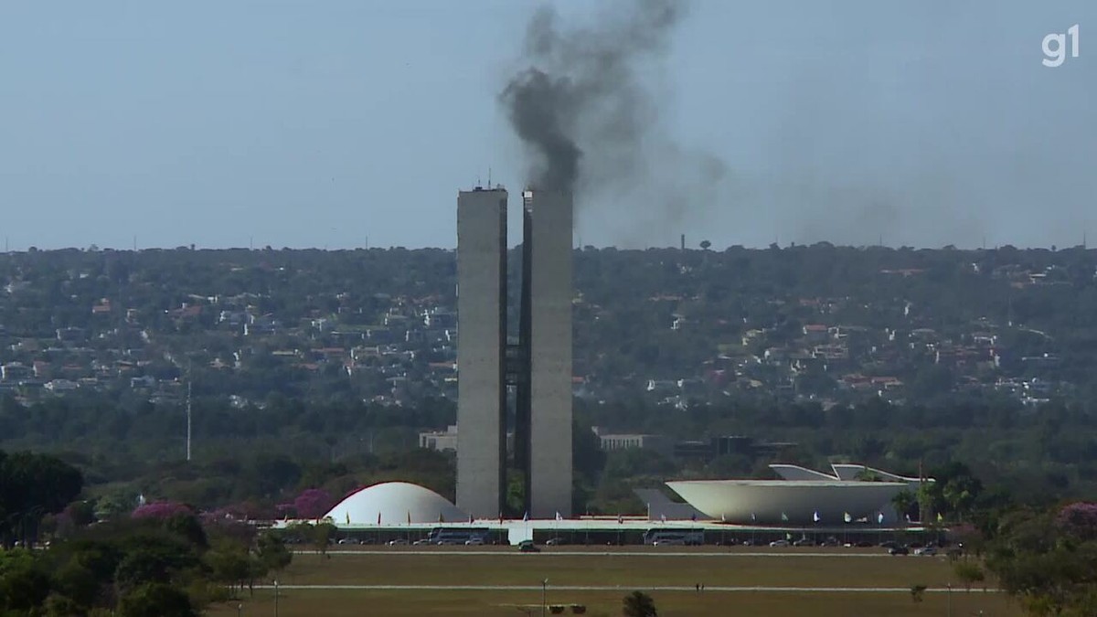 VÍDEO: Fumaça em torre do Congresso durante simulação assusta moradores de Brasília