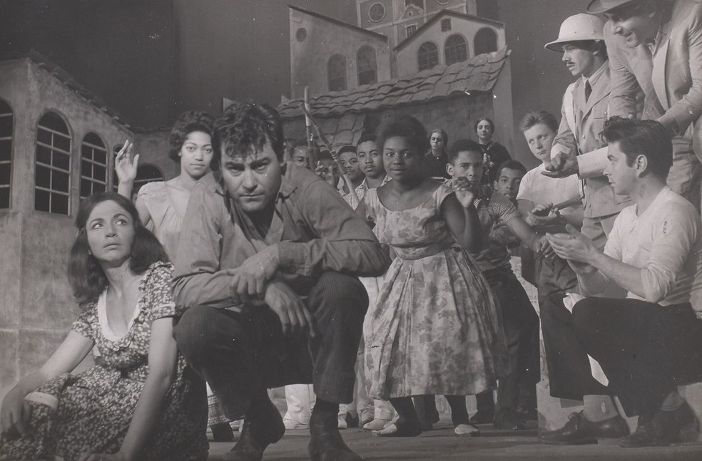 3 de 5
Leonardo Villar no filme 'O Pagador de Promessas', de 1962 &mdash; Foto: Reprodu&ccedil;&atilde;o