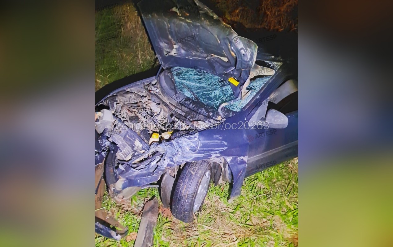 Motorista perde o controle da direção, capota e fica gravemente ferido na SP-189 em Buri