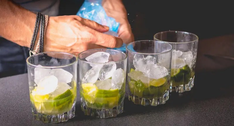 Homem é preso suspeito de adulterar bebida com metanol na Paraíba 