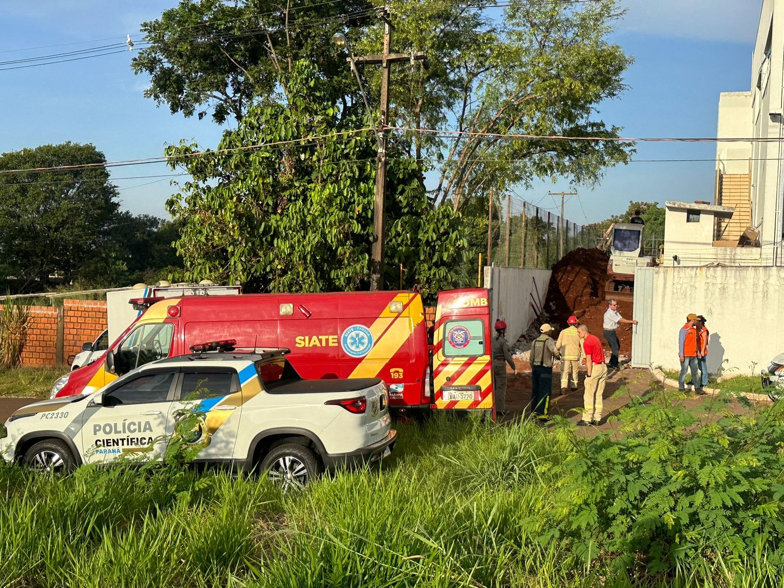 Vítima de acidente de trabalho em Maringá morreu soterrada em vala de três metros de profundidade, dizem bombeiros