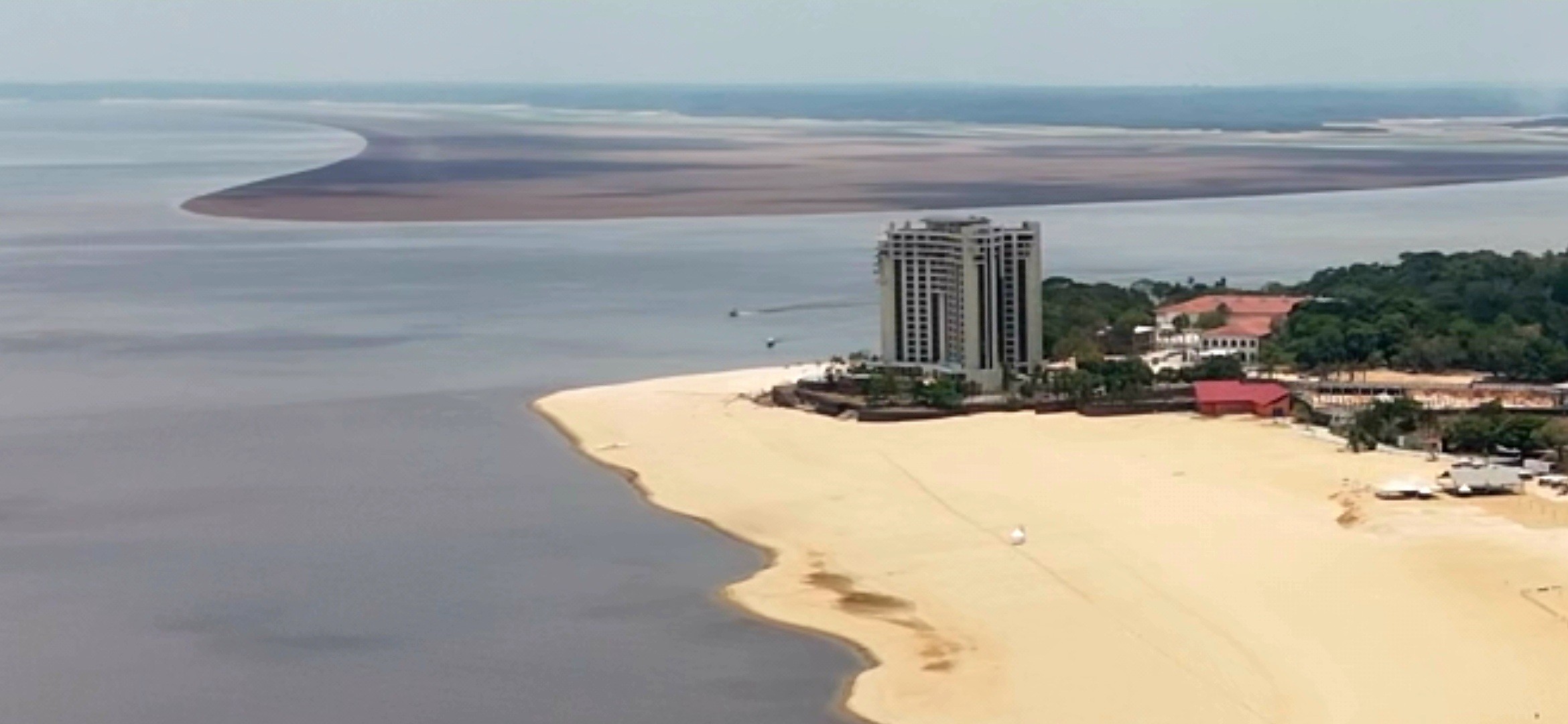 Rio Negro sobe mais de 30 centímetros em uma semana em Manaus 