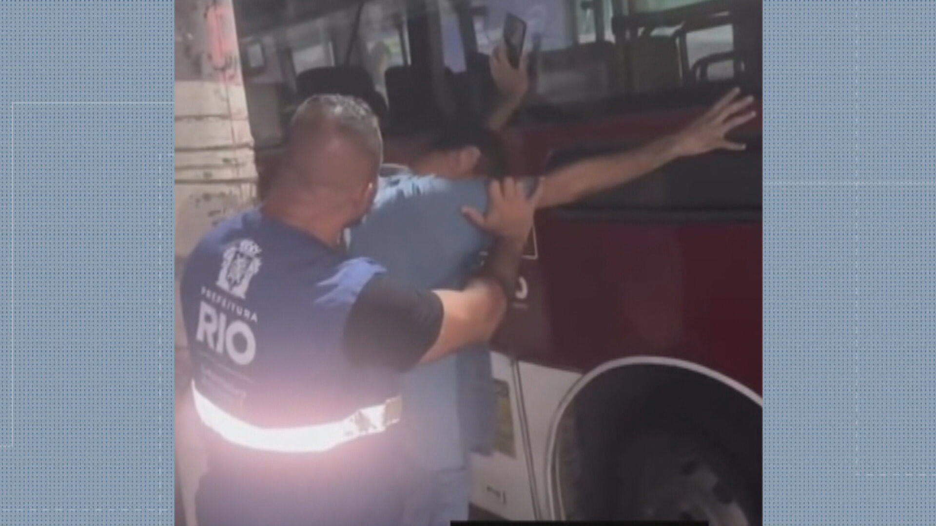 Homem furta ônibus, provoca pânico em Campo Grande e é preso após perseguição