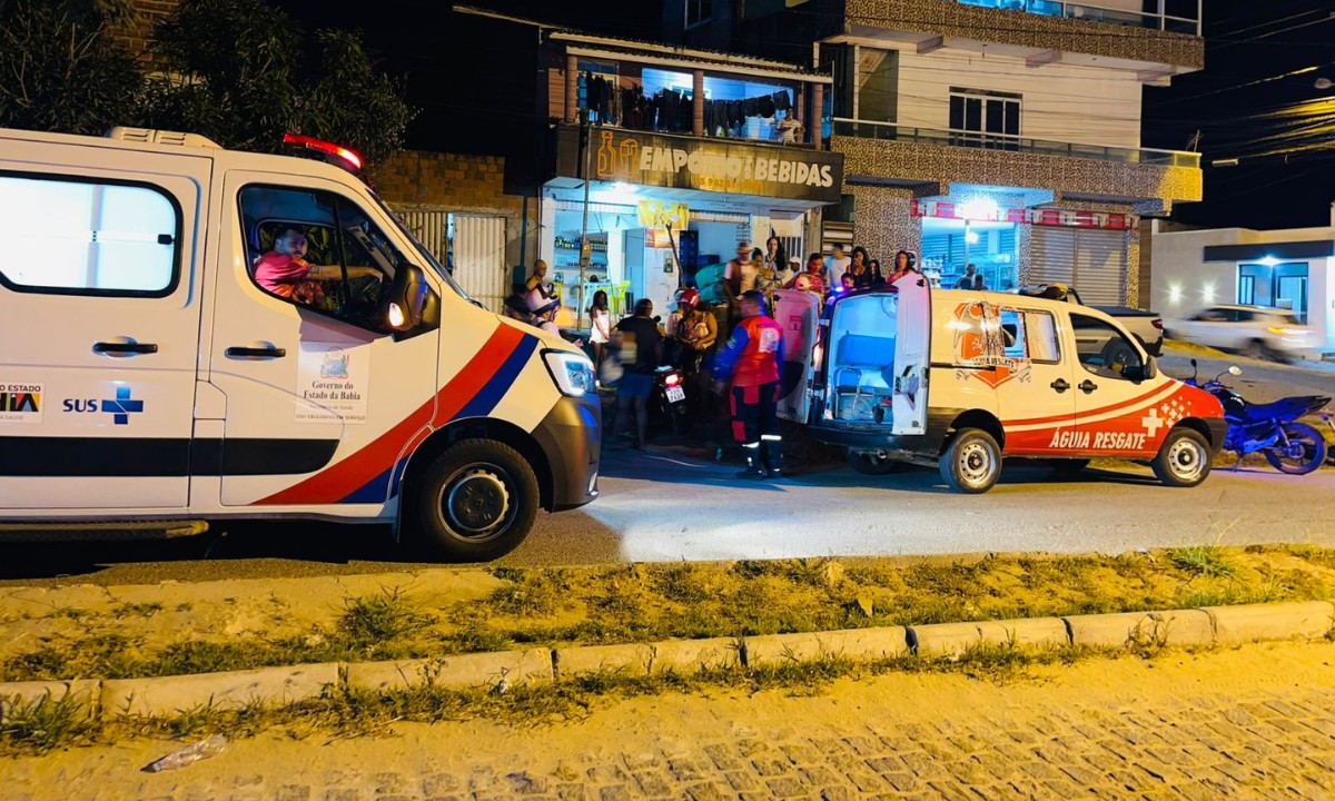 Motociclista grávida fica ferida após tentar desviar de cachorro e sofrer acidente na Bahia