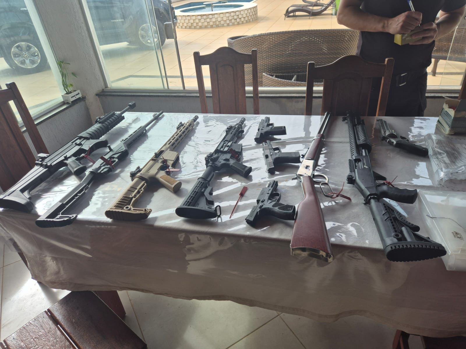 Polícia Federal apreende armas e munições durante operação contra fraudes em licitações no interior de SP