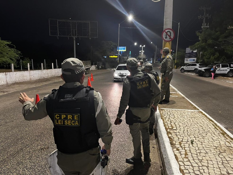 CPRE durante blitz da Lei Seca em Mossor&oacute;. &mdash; Foto: Foto: Divulga&ccedil;&atilde;o/PMRN