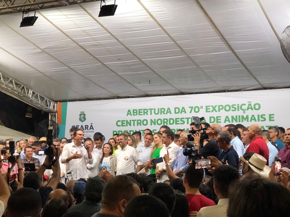 Ministro Camilo Santana, governador Elmano de Freitas e outras autoridades na Expocrato 2023. — Foto: PH Rodrigues/TVM Cariri