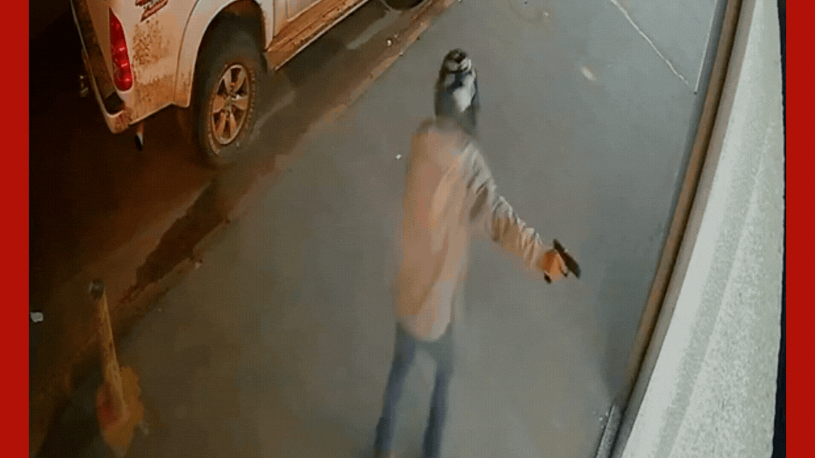 VÍDEO: policial à paisana atira contra homens armados durante ataque em loja de MT