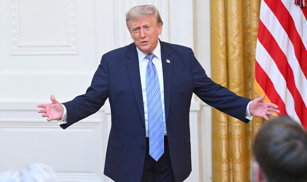 O presidente dos EUA, Donald Trump, durante um pronunciamento à nação no Salão Leste da Casa Branca, em Washington — Foto: SAUL LOEB/Pool via REUTERS
